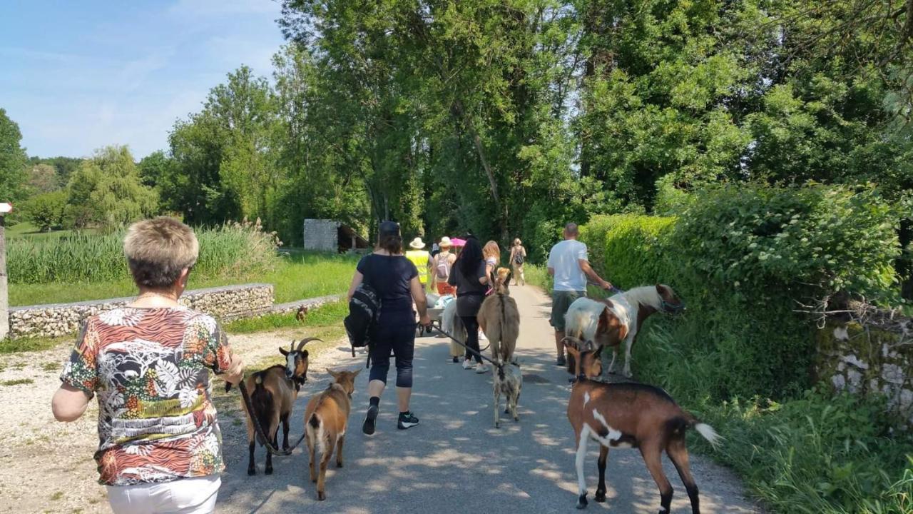 Basse-Cour De Montin Au 256 Chemin De La Rocaille A 38510 Vezeronce Curtin Panzió Morestel Kültér fotó